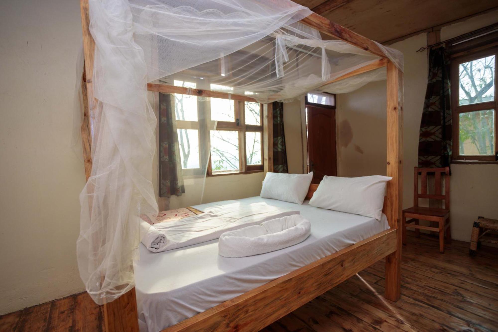 Mwamba Lodge *
